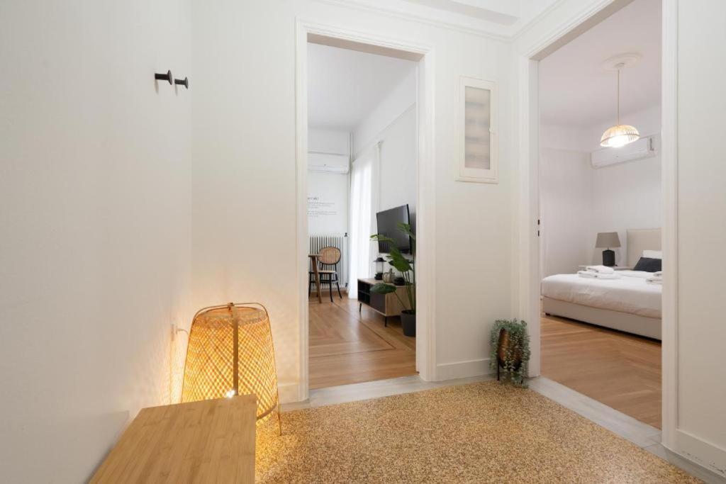 Vibrant Urban Getaway: Modern 1-Bedroom Near Bars, Parks, And Metro 雅典 外观 照片