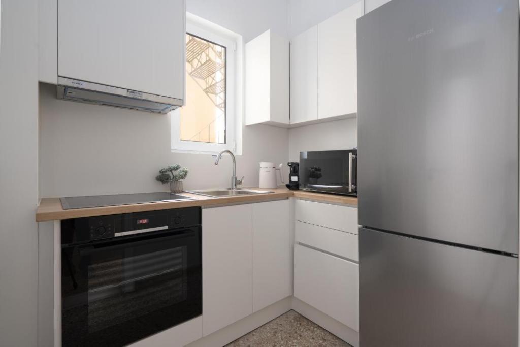 Vibrant Urban Getaway: Modern 1-Bedroom Near Bars, Parks, And Metro 雅典 外观 照片